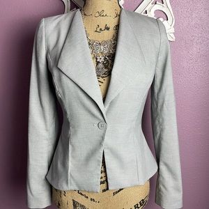 Whitehouse Black Market Blazer! Light gray pattern with single front button.